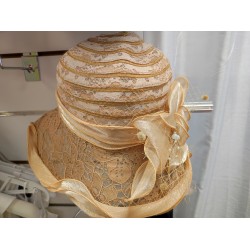 Chapeau : doré