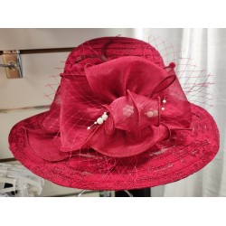 Chapeau : bordeaux